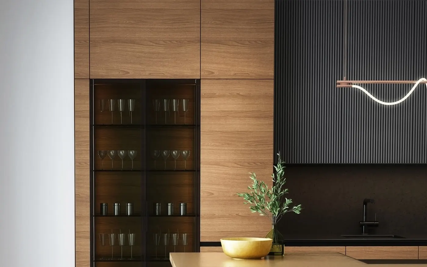 Ahşap kaplama ve vitrinli MDF dolaplarla tasarlanmış modern mutfak
